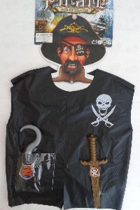 costume-dress-up-pirate